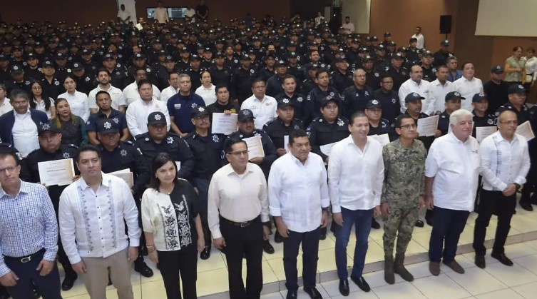 Por su desempeño y honor, reconoce Javier May a 22 policías tabasqueños