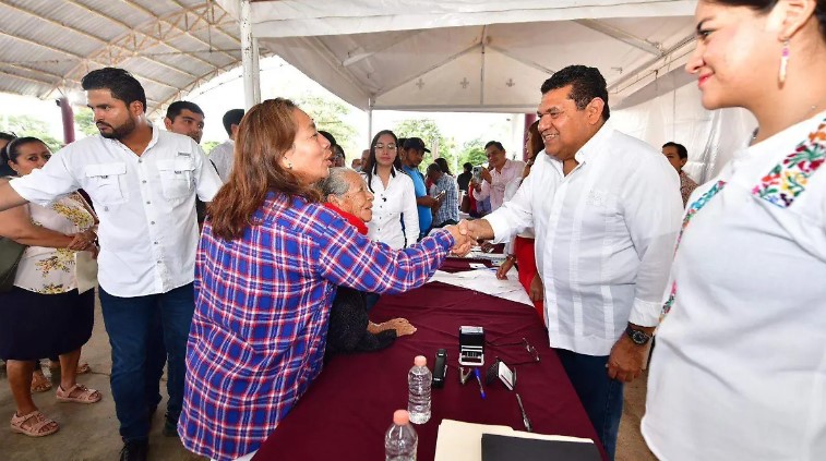 El gobernador Javier May anuncia Programa de Barrido Sanitario y acciones de vivienda en Huimanguillo