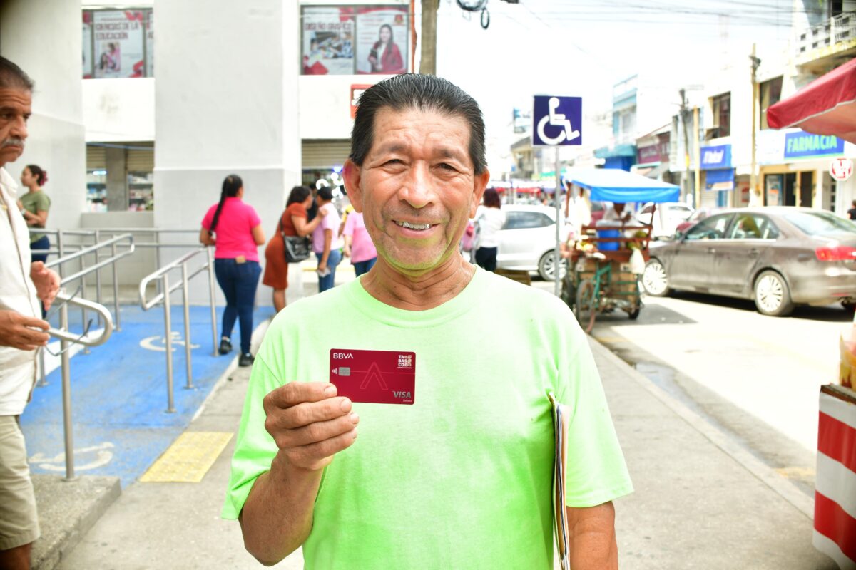 Tabasqueños tenemos un gobernador de buen corazón que apoya a todos por parejo