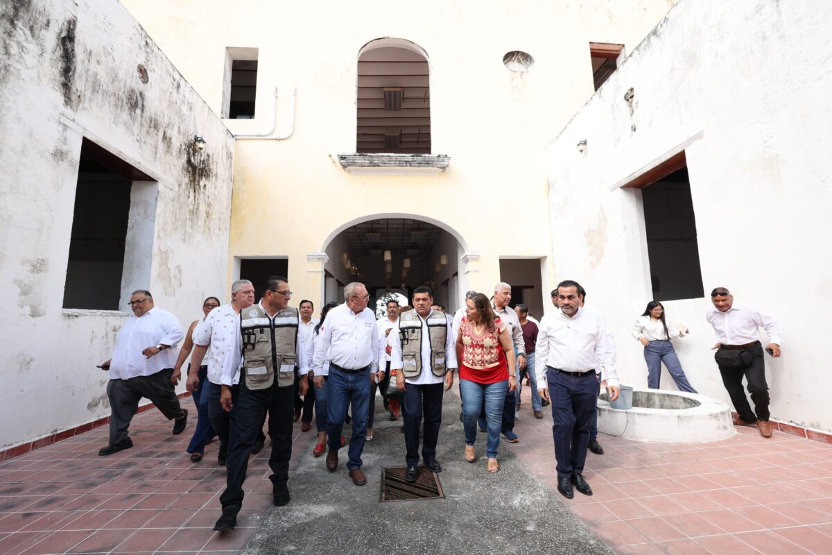 Gobernador Javier May y funcionarios públicos recorren Museo de la Aduana en Frontera
