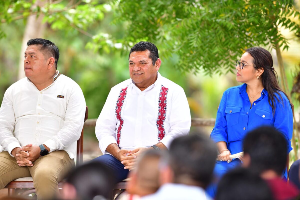 Entrega Gobernador Javier May Rodríguez premios proambientales en lugar resilente que superó los cambios del hombre
