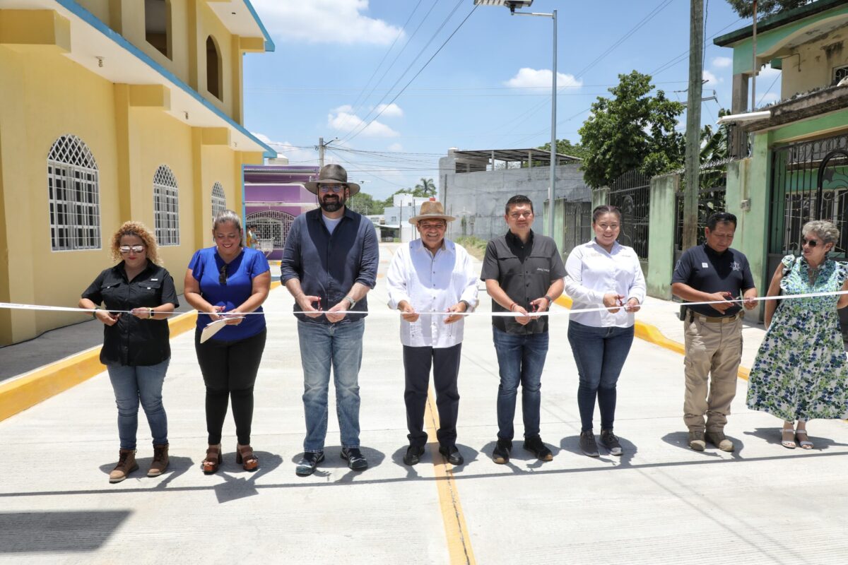 Gobernador Javier May  entrega obras en Comalcalco