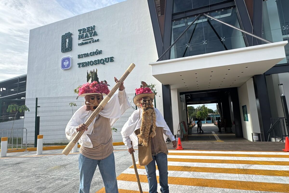 Se suma Estación Tenosique al Tren Maya; el Gobernador Javier May se cuenta entre los pasajeros de la histórica conexión a El Triunfo