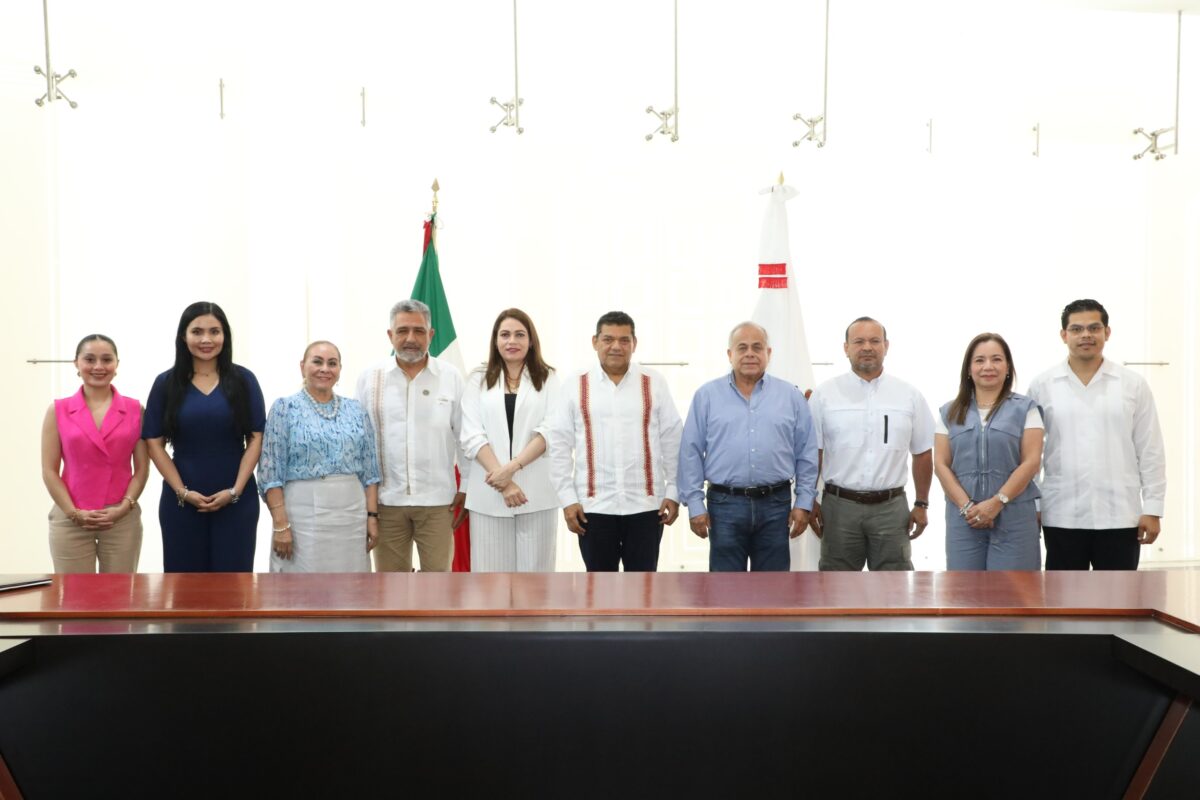 Corrupción: May promete hechos, no palabras