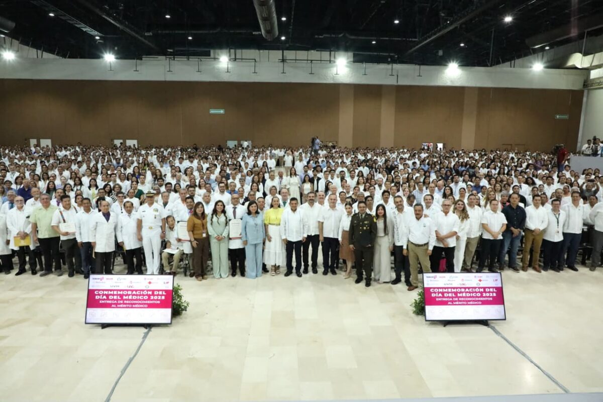 Javier May Reconoce y Premia Compromiso de Profesionales de la Salud con Medalla al Mérito Médico