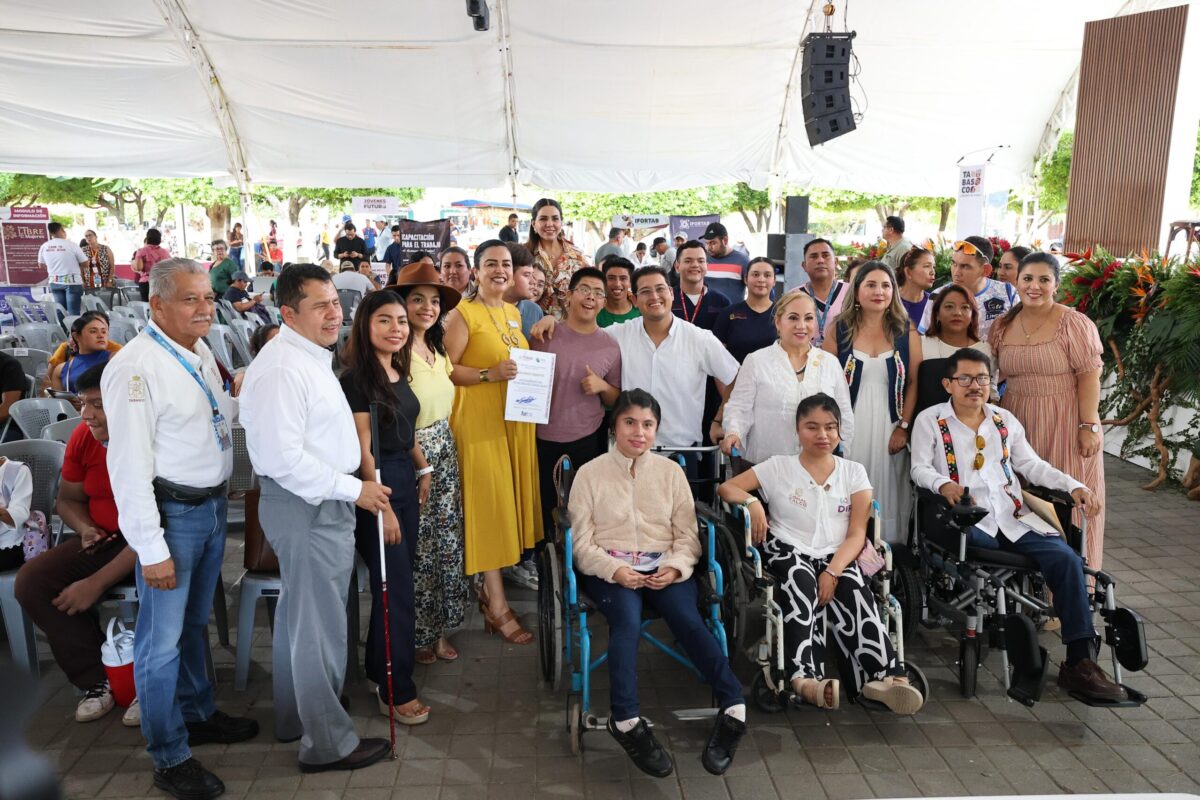 Reiteran compromiso con la inclusión: Javier May inaugura Feria de Empleo para Grupos Vulnerables