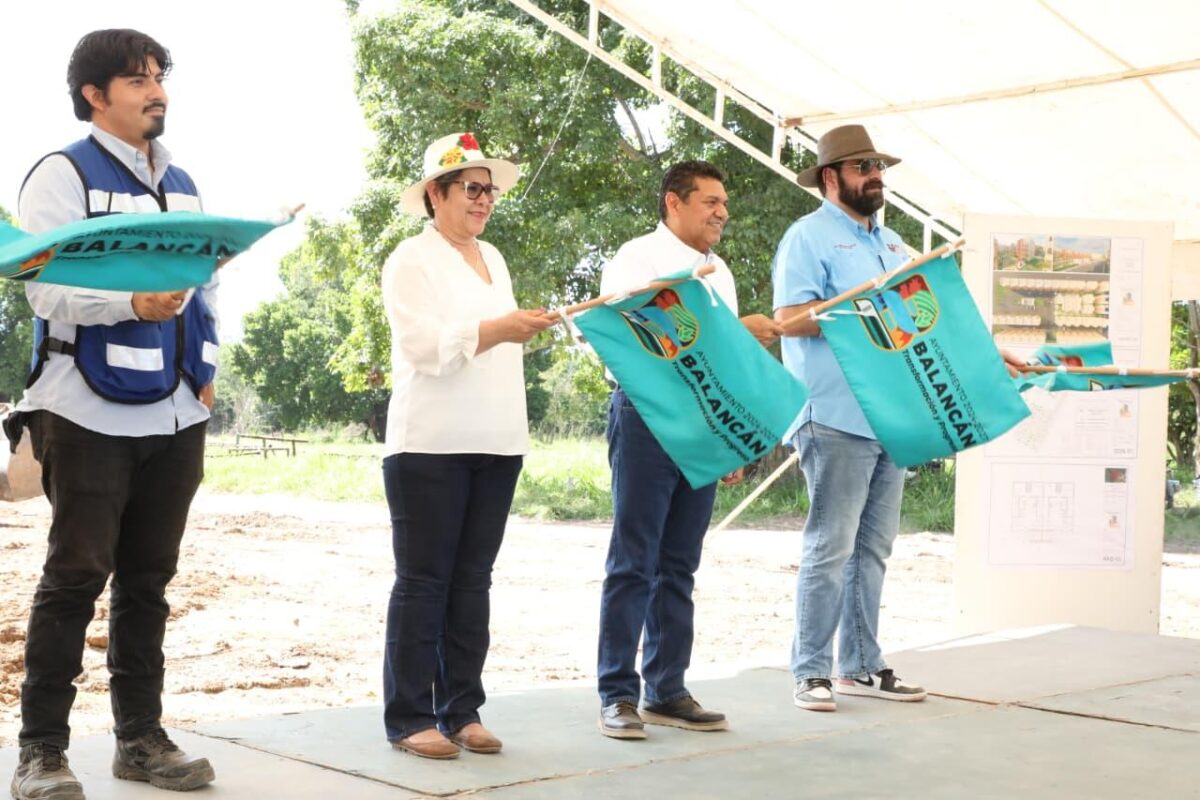 Balancán: 360 casas de Conavi iniciarán auge laboral similar al de la refinería, asegura Javier May