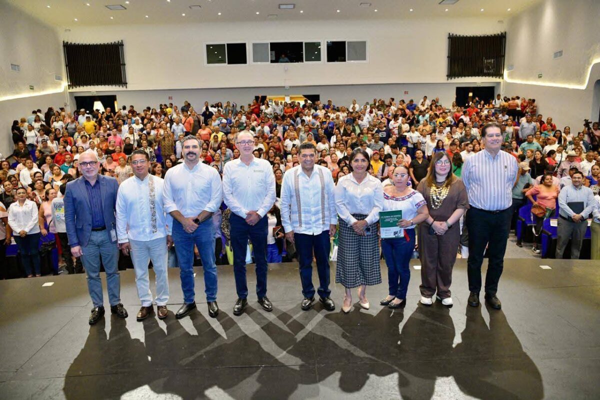 Javier May entrega tarjetas de ‘La Clínica es Nuestra’; Tabasco y Federación fortalecen alianza de salud