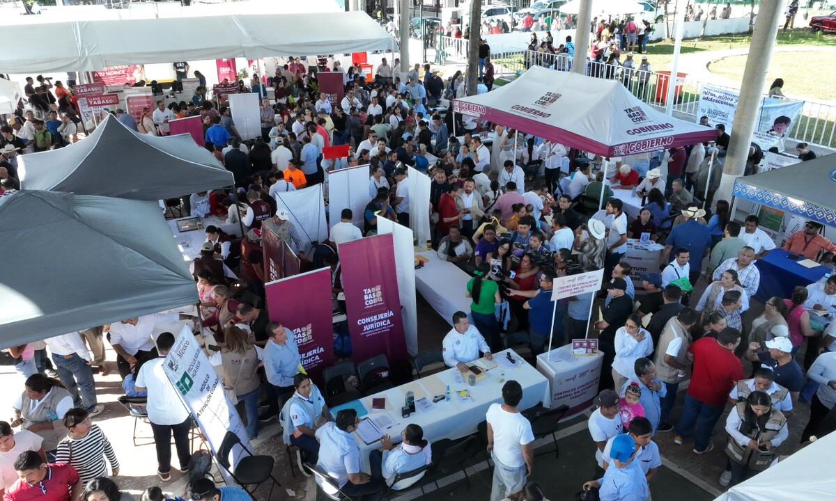 Javier May cierra la última audiencia pública de 2025 en Villa Luis Gil Pérez