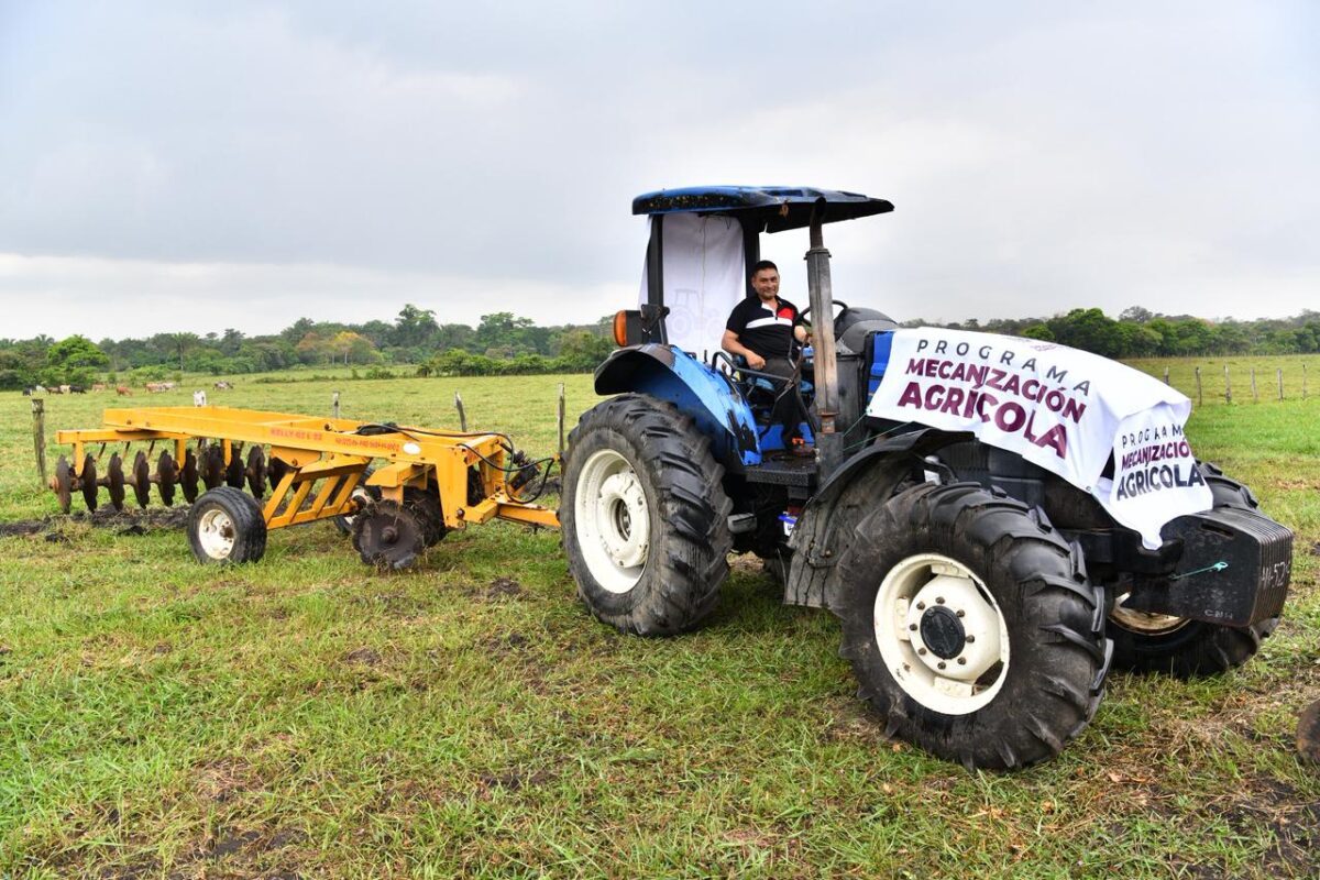 Javier May anuncia subsidios para ganadería y maquinaria agrícola en Huimanguillo