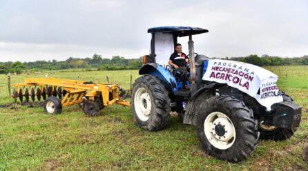Javier May anuncia subsidios para ganadería y maquinaria agrícola en Huimanguillo