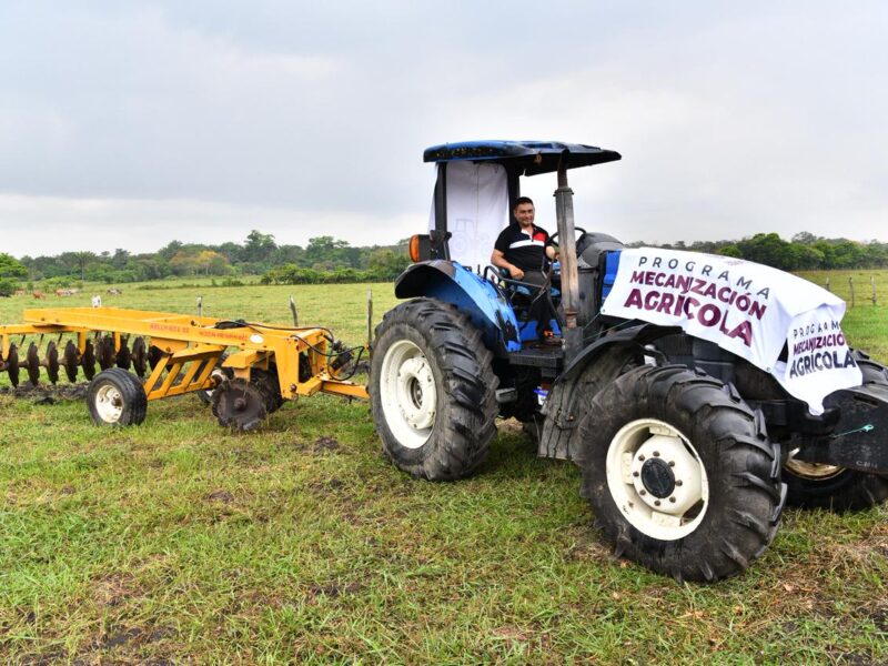 Javier May anuncia subsidios para ganadería y maquinaria agrícola en Huimanguillo