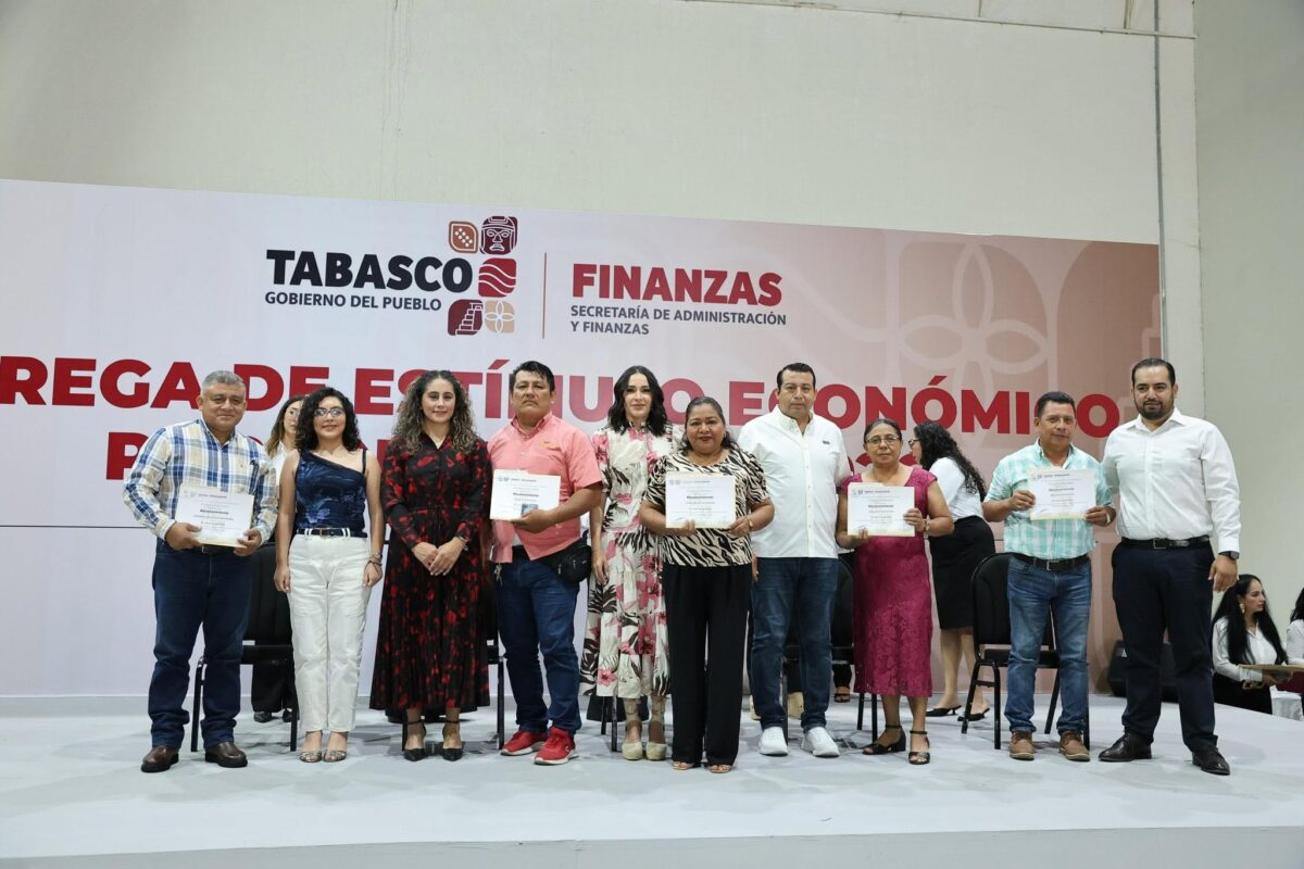 Reconocen a servidores públicos por su trayectoria en la Secretaría Anticorrupción y Buen Gobierno
